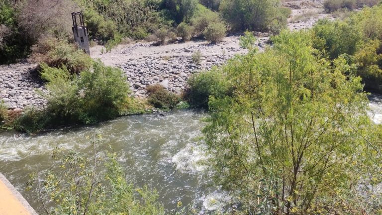 Encuentran cadáver de varón a orillas del rio Chili en Uchumayo