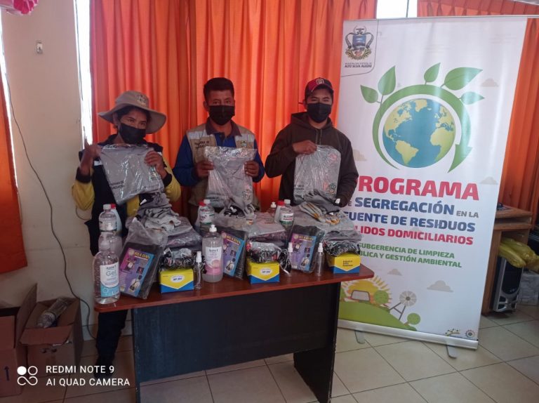 Municipalidad de Alto Selva Alegre entregó uniformes y equipos de protección a asociaciones de recicladores