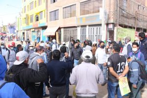 Trabajadores de construcción civil denuncian falta de condiciones laborales en la obra de mejoramiento vial en la av. Vidaurrázaga