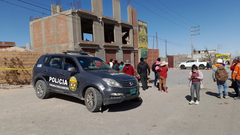 Obrero fallece al chocar su vehículo con una casa en la autopista Arequipa – La Joya