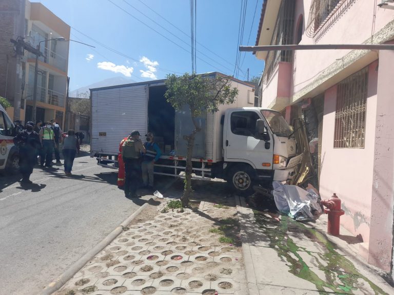 Adulto mayor falleció al ser impactado por camión en el distrito de Miraflores