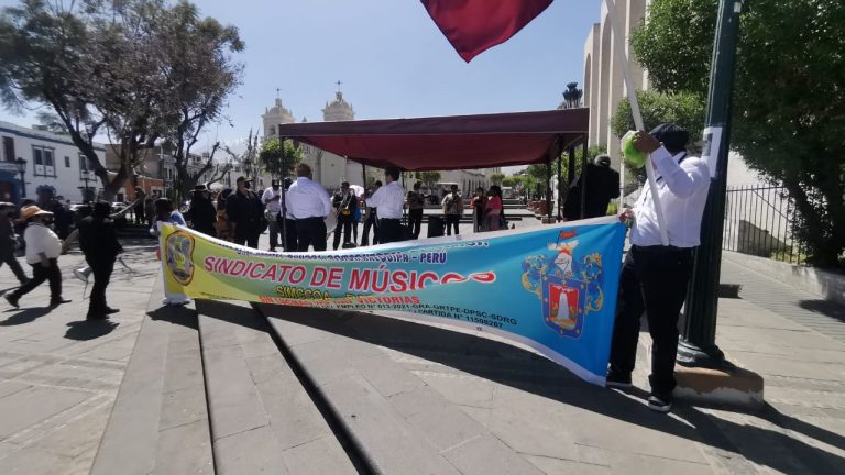 Músicos arequipeños protestaron por no ser considerados en actividades por el aniversario