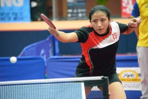 Mariana Rodríguez en el campamento de tenis de mesa en Cuenca Ecuador.