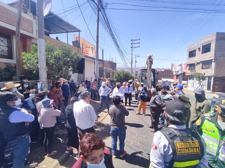 Vecinos de Simón Bolívar se oponen a obra de asfaltado en el distrito de José Luis Bustamante y Rivero