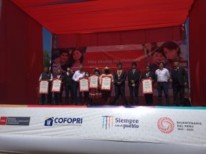 Ministerio de Vivienda entregó más de 1 800 títulos de propiedad en Arequipa