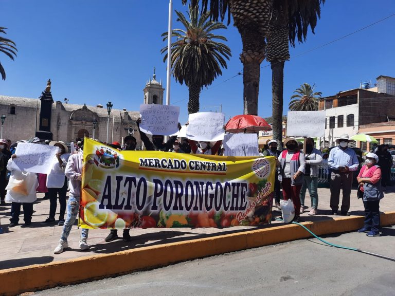 Paucarpata: Comerciantes del mercado Alto Porongoche exigen reubicación de feria “De la Chacra a la Olla”