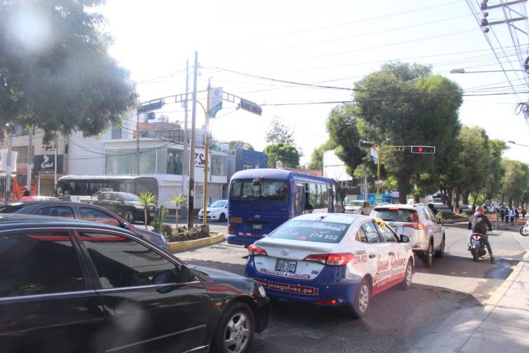 Yanahuara: Obras de mejoramiento vial causan tráfico vehicular en la Av. José Abelardo Quiñones