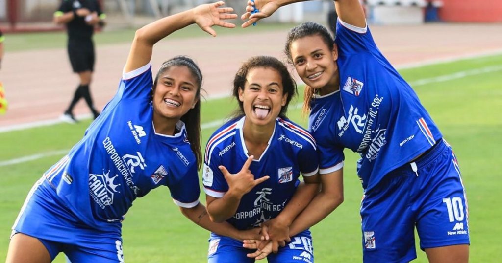 Foto: Ovación - Futbolistas del C. A. Mannucci, que finalizó en tercer lugar de la tabla general de la Liga Femenina.