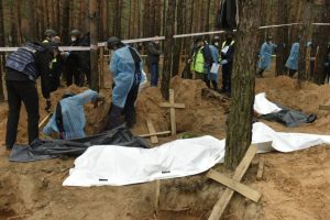 Ucrania: Hallan 450 cuerpos en zona liberada, algunos con signos de tortura