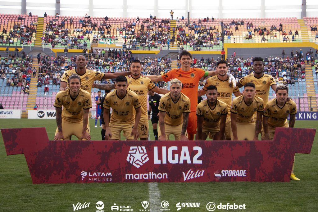 Equipo de Cusco FC en su vuelta a primera división.