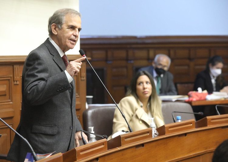 Congrsista Roberto Chiabra exige la renuncia del ministro de Defensa por muerte de militares en el VRAEM