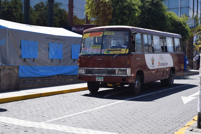 Arequipa: Transportistas evalúan subir el precio del pasaje si otorgan permiso temporal a unidades informales