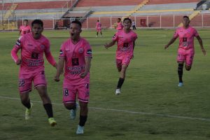 Celebraciones de Los Tigres en su triunfo ante Virgen de la Natividad, válido por la segunda fecha de la etapa nacional en la Copa Perú.