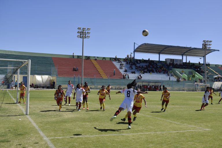 Semifinales del fútbol femenino en Arequipa