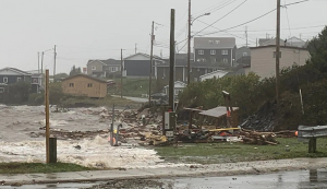 Canadá: Tormenta Fiona deja casas arrastradas al mar y a miles de personas sin electricidad