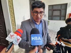 Las personas comenzaron a juntarse en la Plaza San Francisco, es así que la Prefectura actuó de inmediato y envió el personal correspondiente.