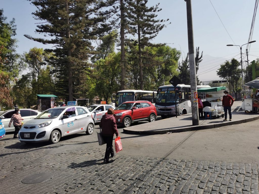 Prueba en vacío para inicio de obra de Sedapar genera tráfico vehicular en Puente Grau