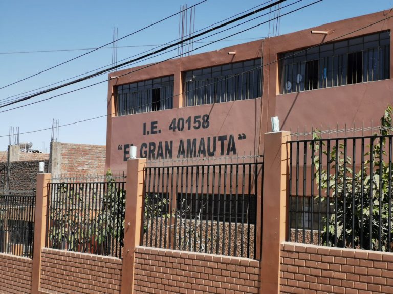 Miraflores: Padres de familia exigen que la construcción del colegio “El Gran Amauta” se termine en el plazo acordado
