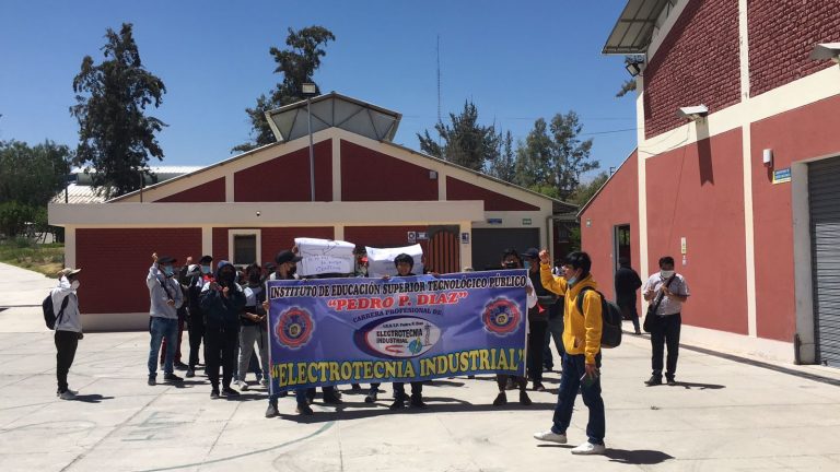 Arequipa: Estudiantes del Instituto Pedro P. Díaz exigen al Gobierno Regional cumplir con mejoramiento de laboratorios