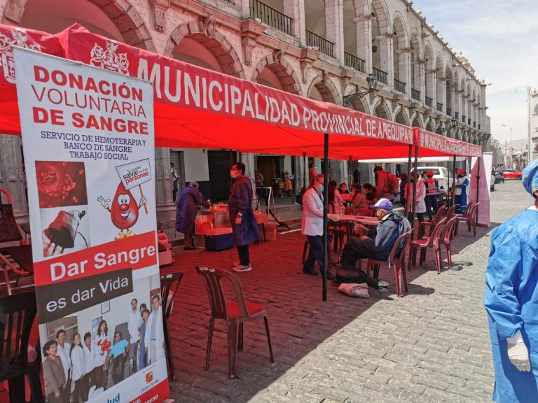 Arequipa: EsSalud realiza campaña de donación de sangre voluntaria en la Plaza de Armas