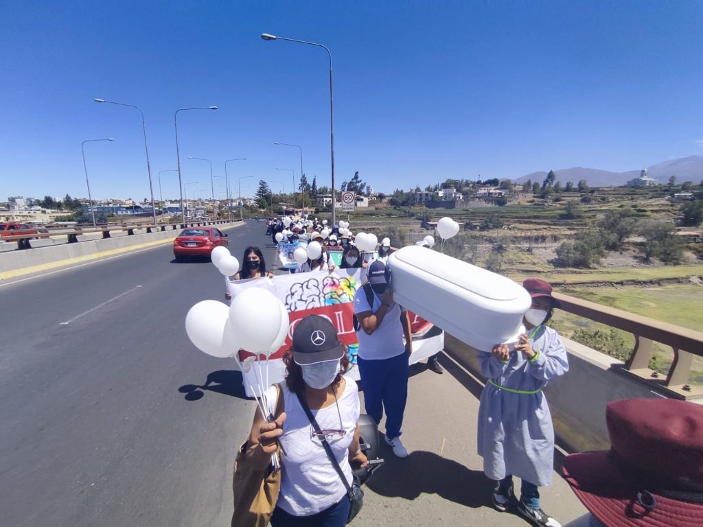 Realizan IV marcha de sensibilización para la prevención de suicidios en el puente Chilina