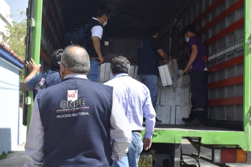 El material será distribuido en las 3200 mesas de sufragio de los 463 locales de votación en Arequipa e Islay.