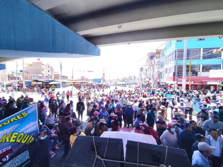 Av. Vidaurrazaga: Comerciantes exigen a autoridades que se culmine la obra