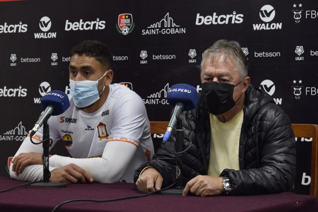 Edgar Ospina y Nicolás Royón de Ayacucho FC en conferencia de prensa.