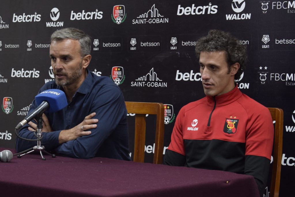 Pablo Lavallén y Horacio Orzán en la conferencia de prensa luego del partido con Alianza Atlético.