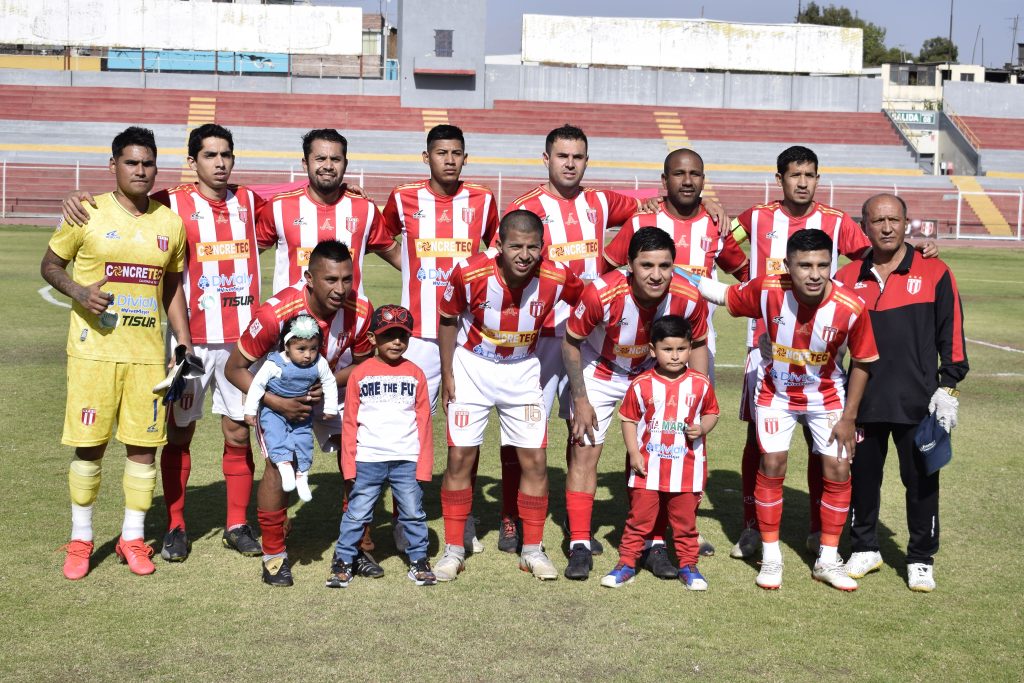 Equipo titular de Nacional FBC en la cuarta jornada de la Copa Perú.