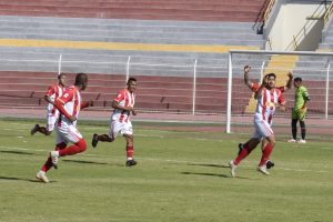 Gol de Nacional FBC la última jornada ante Los Tigres de Cayma en el estadio Melgar.