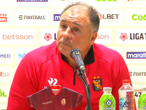 Javier Claut en la conferencia de prensa post partido ante Universitario.