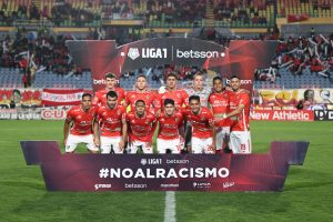 Equipo titular de Cienciano ante Carlos Stein.