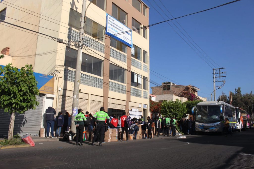 Actas de sufragio continúan llegando a la sede de la ODPE Arequipa
