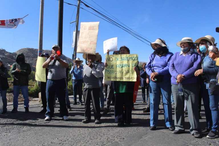 Bloquean avenida Arancota en contra de obras que ejecutará Sedapar