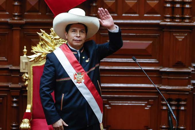 El presidente del Perú, Pedro Castillo, anunció su decisión de disolver el Congreso de la República