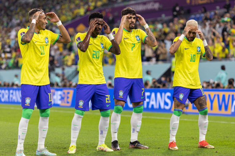 Brasil y Croacia se enfrentan por un cupo en semis