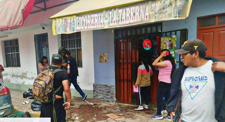 Fotos: Comerciantes de Chala piden apoyo de la policía para frenar saqueos