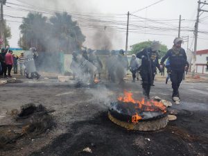 Arequipa: Ciudadanos bloquearon cruce de la Joya exigiendo cierre del congreso
