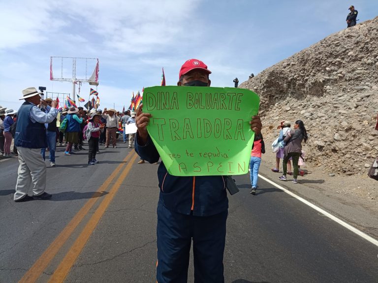 Majes: Manifestantes llegaron al Alto Siguas y bloquearon la Panamericana Sur km 921