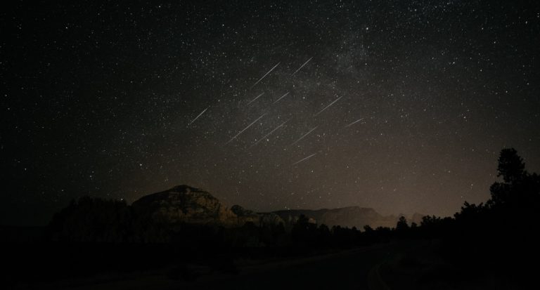 Calendario astronómico del IGP registra lluvia de meteoros “Cuadrántidas” para enero