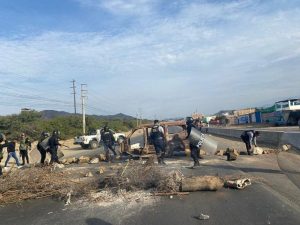 La Libertad: Bloquean la Panamericana Norte en Virú