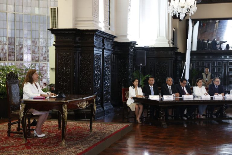 Boluarte pide una tregua y llama al Congreso a acelerar el adelanto de elecciones