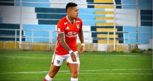 Paolo Fuentes defendió la camiseta de Cienciano del Cusco en 2022.