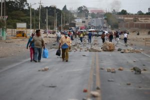 Continúan los bloqueos en la Panamericana Sur