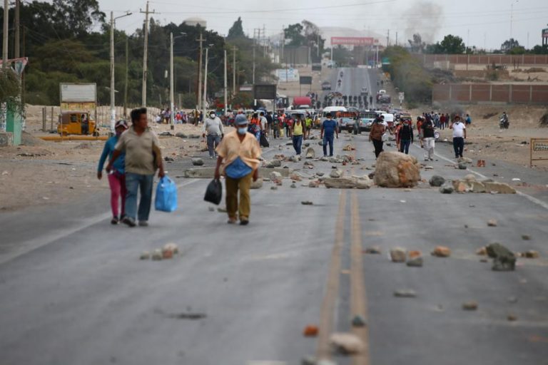 Ica: Cuatro puntos de la Panamericana Sur siguen bloqueados