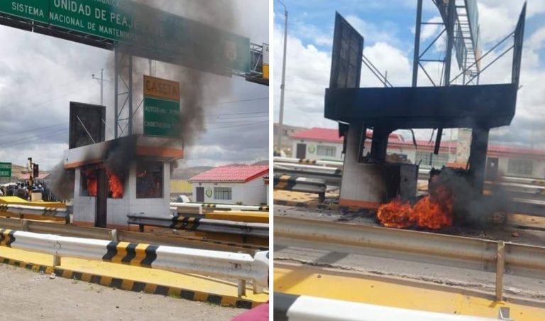 Puno: Manifestantes queman la caseta de peaje en Ilave-Puno