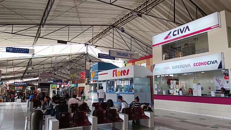 Tacna: Terminales atienden a puertas cerradas