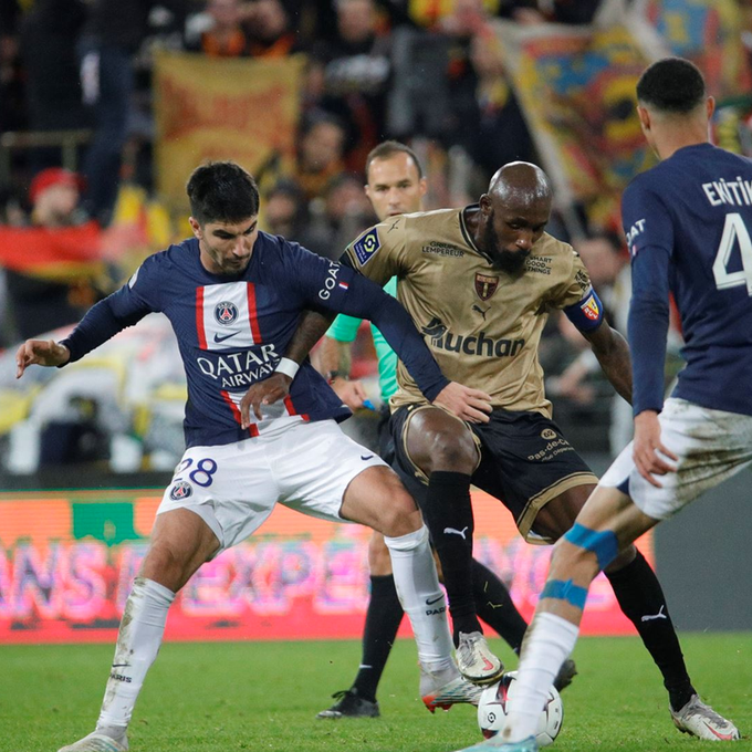 RC Lens venció al poderoso PSG en la Ligue 1.