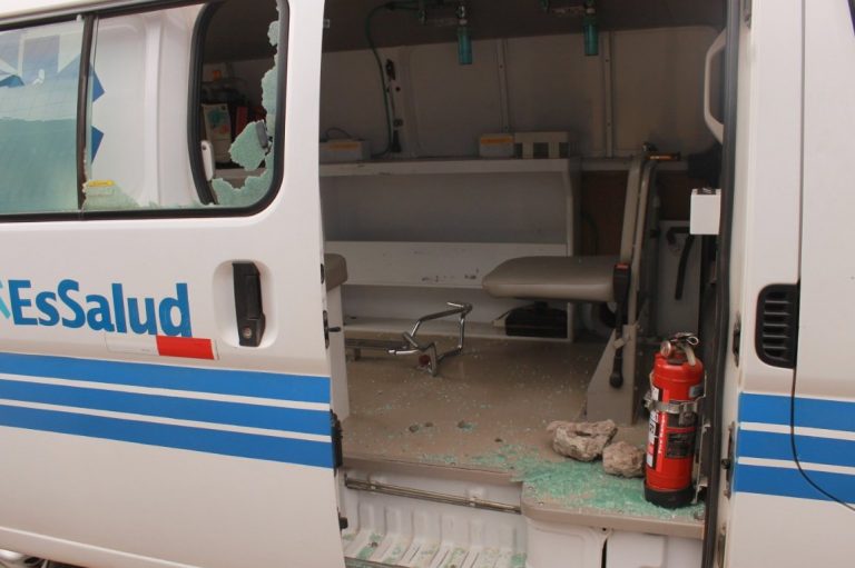 Cusco: Dos ambulancias fueron atacadas con piedras
